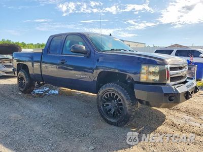 Czwarte zdjęcie samochodu z boku: 2010 CHEVROLET SILVERADO K1500 LT VIN:1GCSKSE31AZ192608 - miniatura