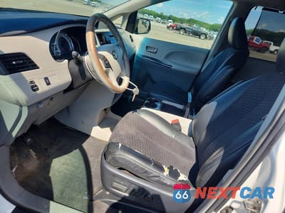 Zdjęcie 7 z 13 samochodu: 2011 TOYOTA SIENNA SPORT VIN:5TDXK3DC8BS147052 - miniatura