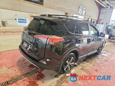 Trzecie zdjęcie samochodu z tyłu: 2018 TOYOTA RAV4 XLE VIN:2T3RFREV8JW783662 - miniatura