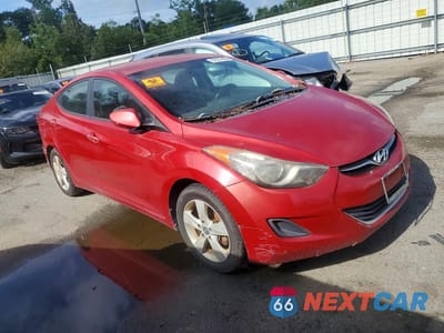 Czwarte zdjęcie samochodu z boku: 2013 HYUNDAI ELANTRA GLS VIN:KMHDH4AE6DU936243 - miniatura