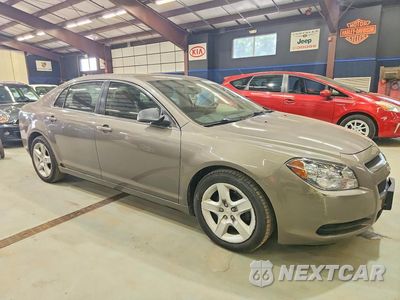 Czwarte zdjęcie samochodu z boku: 2011 CHEVROLET MALIBU LS VIN:1G1ZB5E13BF120917 - miniatura