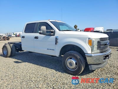 Czwarte zdjęcie samochodu z boku: 2017 FORD F350 SUPER DUTY VIN:1FD8W3HT7HEC41582 - miniatura