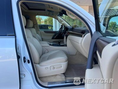 Piąte zdjęcie samochodu w środku: 2016 LEXUS LX 570 VIN:JTJHY7AX3G4213685 - miniatura