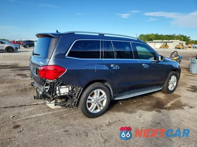 Trzecie zdjęcie samochodu z tyłu: 2016 MERCEDES-BENZ GL 450 4MATIC VIN:4JGDF6EE8GA701201 - miniatura