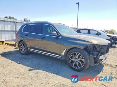 Czwarte zdjęcie samochodu z boku: 2021 BMW X7 XDRIVE40I VIN:5UXCW2C08M9H14528 - miniatura