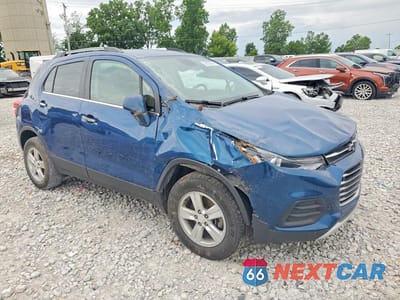 Czwarte zdjęcie samochodu z boku: 2020 CHEVROLET TRAX 1LT VIN:3GNCJPSB3LL234150 - miniatura