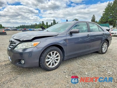 2010 TOYOTA CAMRY XLE 4T4BF3EK6AR066728 - główne zdjęcie licytacji z USA - miniatura