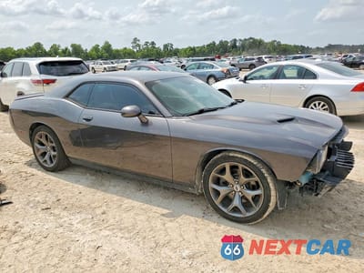 Czwarte zdjęcie samochodu z boku: 2017 DODGE CHALLENGER SXT VIN:2C3CDZAGXHH501426 - miniatura