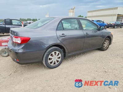 Trzecie zdjęcie samochodu z tyłu: 2011 TOYOTA COROLLA LE VIN:JTDBU4EE1BJ092127 - miniatura