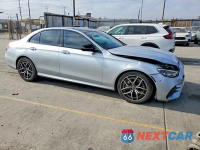 Czwarte zdjęcie samochodu z boku: 2021 MERCEDES-BENZ E 350 VIN:W1KZF8DBXMA893784 - miniatura