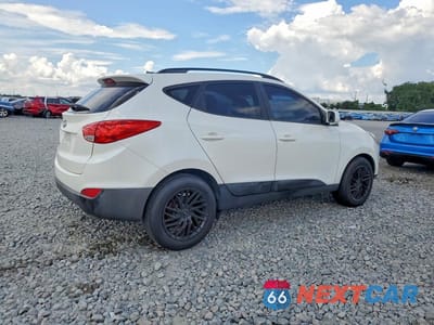 Trzecie zdjęcie samochodu z tyłu: 2015 HYUNDAI TUCSON SE VIN:KM8JU3AG6FU087664 - miniatura