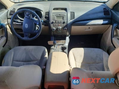 Zdjęcie 8 z 12 samochodu: 2012 KIA SORENTO LX VIN:5XYKTDA26CG250784 - miniatura