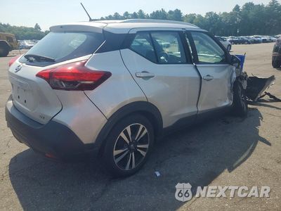 Trzecie zdjęcie samochodu z tyłu: 2018 NISSAN KICKS SV VIN:3N1CP5CUXJL543786 - miniatura