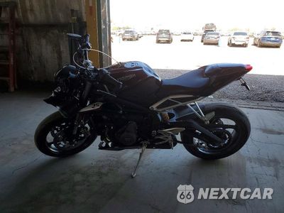 Trzecie zdjęcie samochodu z tyłu: 2018 TRIUMPH MOTORCYCLE STREET TRIPLE RS VIN:SMTA464S4JT816427 - miniatura