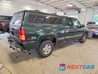 Trzecie zdjęcie samochodu z tyłu: 2002 CHEVROLET SILVERADO K1500 VIN:1GCEK19T12E209823 - miniatura