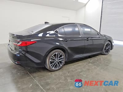 Trzecie zdjęcie samochodu z tyłu: 2025 TOYOTA CAMRY XLE VIN:4T1DAACK4SU048710 - miniatura