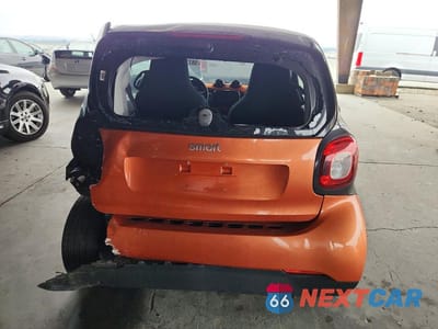 Zdjęcie 6 z 12 samochodu: 2016 SMART FORTWO VIN:WMEFJ5DA3GK078893 - miniatura