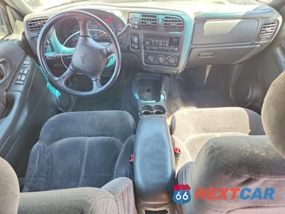 Zdjęcie 8 z 13 samochodu: 2001 CHEVROLET BLAZER VIN:1GNDT13W712196174 - miniatura