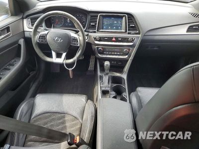Zdjęcie 8 z 12 samochodu: 2019 HYUNDAI SONATA SPORT VIN:5NPE34AF5KH821091 - miniatura