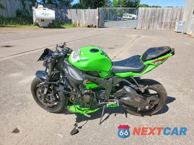 Trzecie zdjęcie samochodu z tyłu: 2023 KAWASAKI ZX636 K VIN:JKBZXJG1XPA023206 - miniatura