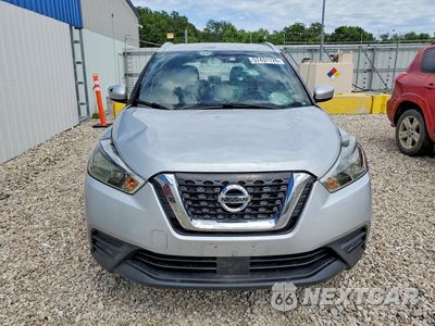 Piąte zdjęcie samochodu w środku: 2020 NISSAN KICKS VIN:3N1CP5CV8LL481168 - miniatura