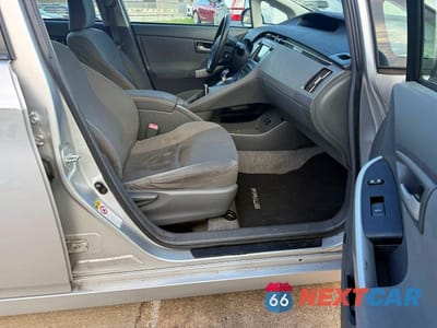 Piąte zdjęcie samochodu w środku: 2011 TOYOTA PRIUS THREE VIN:JTDKN3DU4B5341576 - miniatura