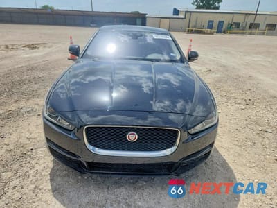 Piąte zdjęcie samochodu w środku: 2019 JAGUAR XE PREMIUM VIN:SAJAD4GX8KCP49070 - miniatura
