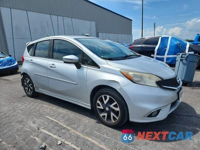Czwarte zdjęcie samochodu z boku: 2016 NISSAN VERSA NOTE SR VIN:3N1CE2CP5GL378916 - miniatura