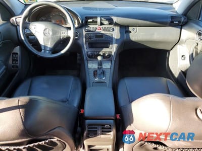 Zdjęcie 8 z 12 samochodu: 2004 MERCEDES-BENZ C 230K SPORT SEDAN VIN:WDBRF40J74F523961 - miniatura