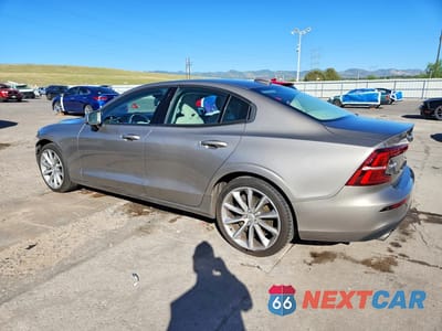 Drugie zdjęcie samochodu z przodu: 2021 VOLVO S60 T6 MOMENTUM VIN:7JRA22TK7MG081987 - miniatura