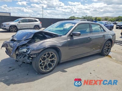 2015 CHRYSLER 300 S 2C3CCABG2FH780726 - główne zdjęcie licytacji z USA - miniatura