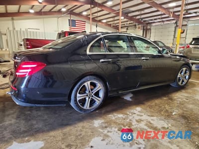 Trzecie zdjęcie samochodu z tyłu: 2020 MERCEDES-BENZ E 350 4MATIC VIN:WDDZF8EB6LA751042 - miniatura