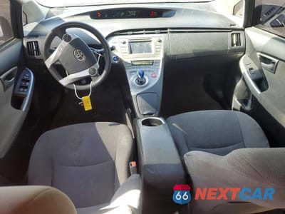 Zdjęcie 8 z 12 samochodu: 2014 TOYOTA PRIUS TWO VIN:JTDKN3DU9E0363915 - miniatura
