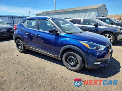 Czwarte zdjęcie samochodu z boku: 2020 NISSAN KICKS SR VIN:3N1CP5DVXLL548660 - miniatura