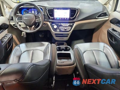 Zdjęcie 8 z 13 samochodu: 2024 CHRYSLER PACIFICA TOURING L VIN:2C4RC1BG4RR178818 - miniatura