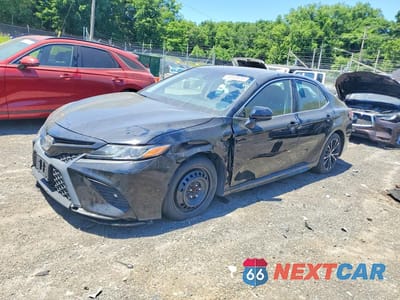 2018 TOYOTA CAMRY SE 4T1B11HK9JU073181 - główne zdjęcie licytacji z USA - miniatura