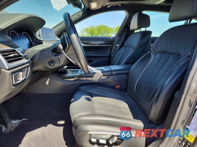 Zdjęcie 7 z 12 samochodu: 2017 BMW 750 XI VIN:WBA7F2C53HG421811 - miniatura