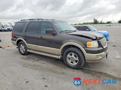 Czwarte zdjęcie samochodu z boku: 2005 FORD EXPEDITION EDDIE BAUER VIN:1FMFU17585LA97617 - miniatura