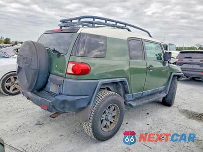 Trzecie zdjęcie samochodu z tyłu: 2010 TOYOTA FJ CRUISER BASE VIN:JTEBU4BF1AK075426 - miniatura