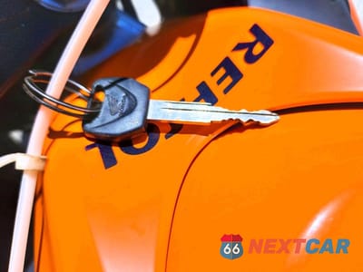 Zdjęcie 8 z 9 samochodu: 2013 HONDA CBR250 R VIN:MLHMC410XD5302626 - miniatura