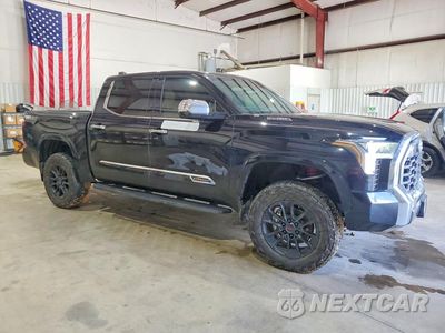 Czwarte zdjęcie samochodu z boku: 2025 TOYOTA TUNDRA 1794 EDITION HV VIN:5TFMC5DB6SX109798 - miniatura