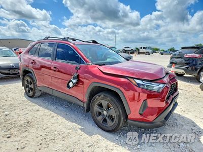 Czwarte zdjęcie samochodu z boku: 2024 TOYOTA RAV4 XLE VIN:2T3W1RFV1RW331628 - miniatura