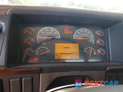 Zdjęcie 8 z 10 samochodu: 2014 VOLVO VAH VIN:4V5RC9DG1EN164474 - miniatura