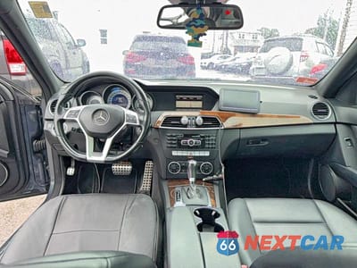 Zdjęcie 9 z 10 samochodu: 2013 MERCEDES-BENZ C 300 4MATIC VIN:WDDGF8AB0DA831516 - miniatura