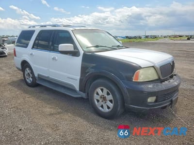 Czwarte zdjęcie samochodu z boku: 2003 LINCOLN NAVIGATOR VIN:5LMFU27R73LJ12756 - miniatura
