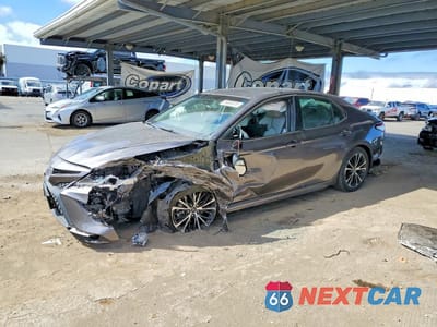 2018 TOYOTA CAMRY SE 4T1B11HK2JU157892 - główne zdjęcie licytacji z USA - miniatura