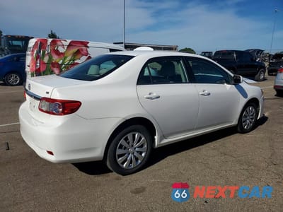 Trzecie zdjęcie samochodu z tyłu: 2013 TOYOTA COROLLA LE VIN:2T1BU4EE5DC958197 - miniatura