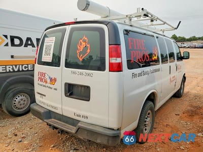 Trzecie zdjęcie samochodu z tyłu: 2019 CHEVROLET EXPRESS G2500 VIN:1GCWGAFG8K1370786 - miniatura