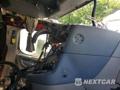 Piąte zdjęcie samochodu w środku: 2017 FREIGHTLINER CASCADIA 125
