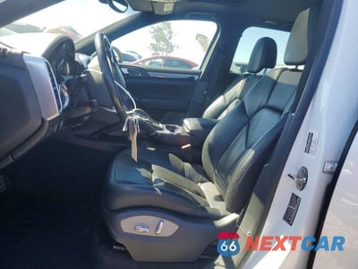 Zdjęcie 7 z 13 samochodu: 2013 PORSCHE CAYENNE VIN:WP1AA2A21DLA09547 - miniatura